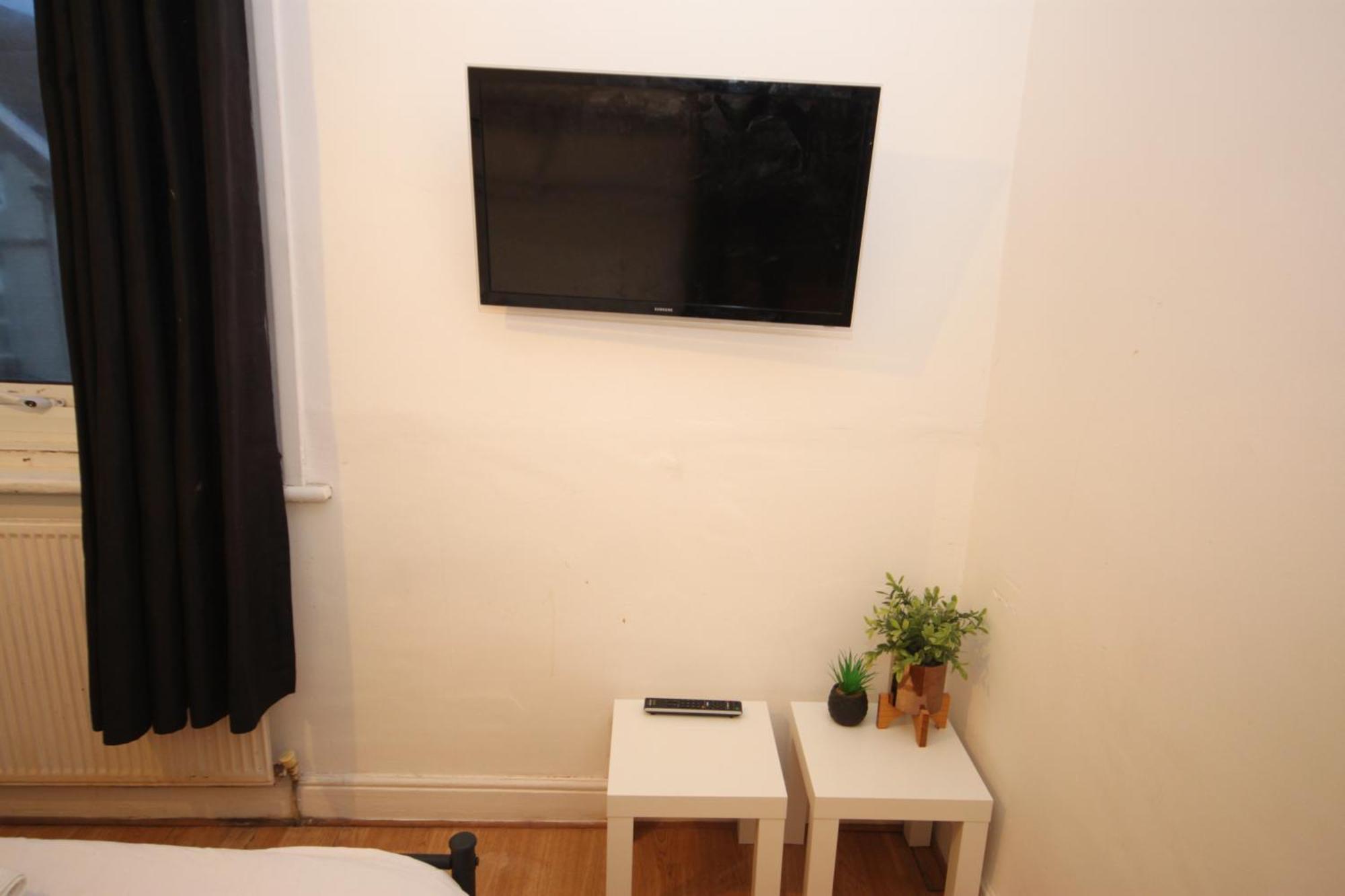 Barton Seaview, Self Catering Studio Apartments, Promenade & Central Beach Location, Families, Couples Or 23 Years Plus Only, Free Parking Blackpool Habitación foto