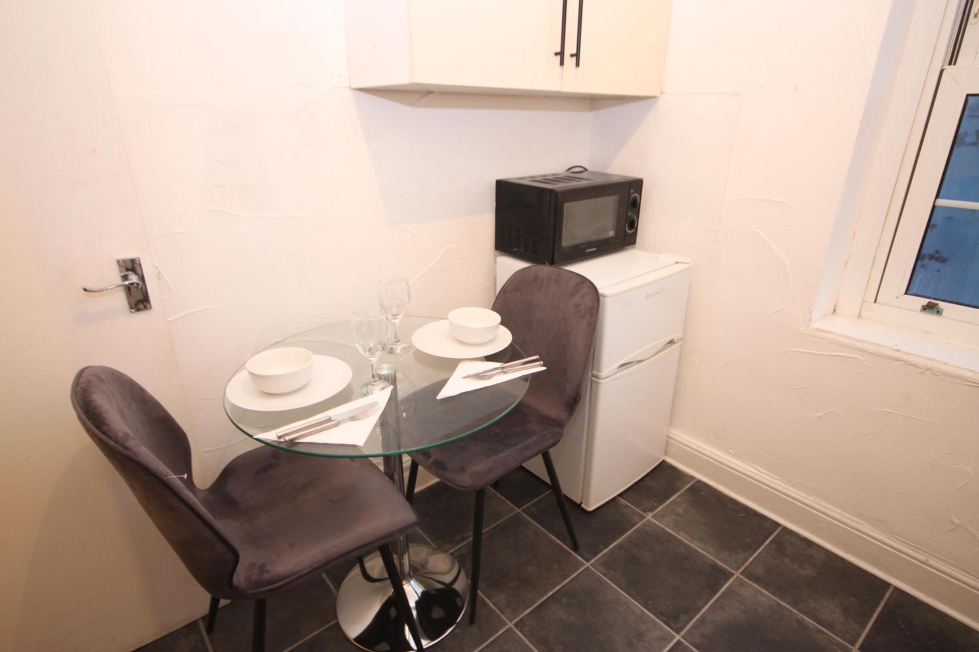 Barton Seaview, Self Catering Studio Apartments, Promenade & Central Beach Location, Families, Couples Or 23 Years Plus Only, Free Parking Blackpool Habitación foto