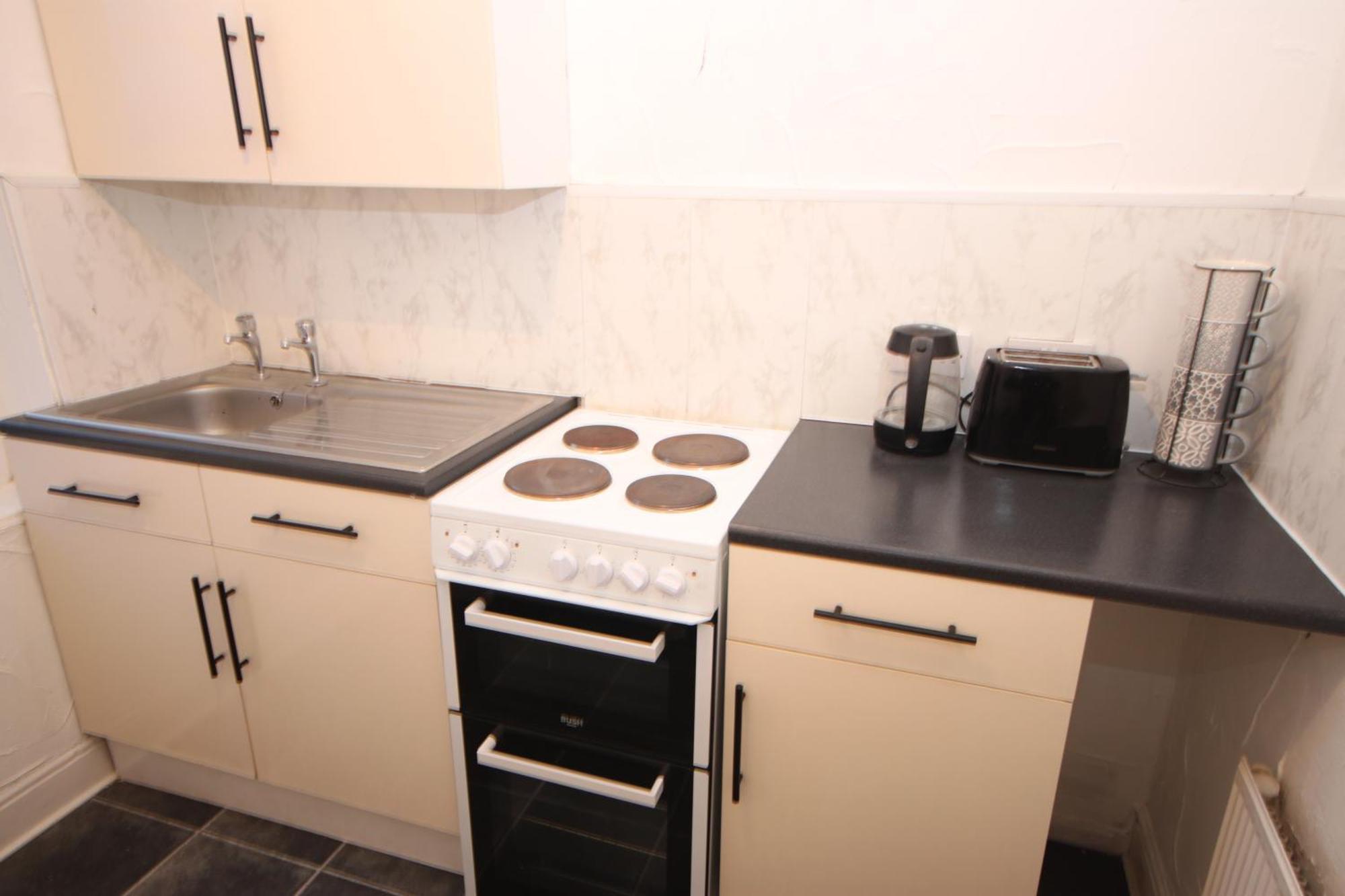 Barton Seaview, Self Catering Studio Apartments, Promenade & Central Beach Location, Families, Couples Or 23 Years Plus Only, Free Parking Blackpool Exterior foto