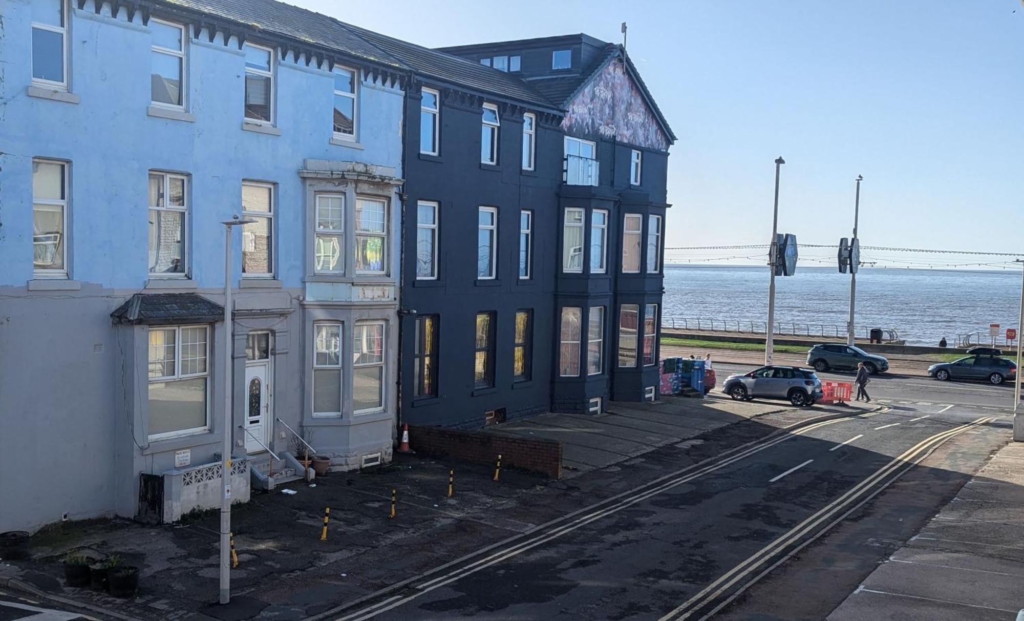 Barton Seaview, Self Catering Studio Apartments, Promenade & Central Beach Location, Families, Couples Or 23 Years Plus Only, Free Parking Blackpool Exterior foto