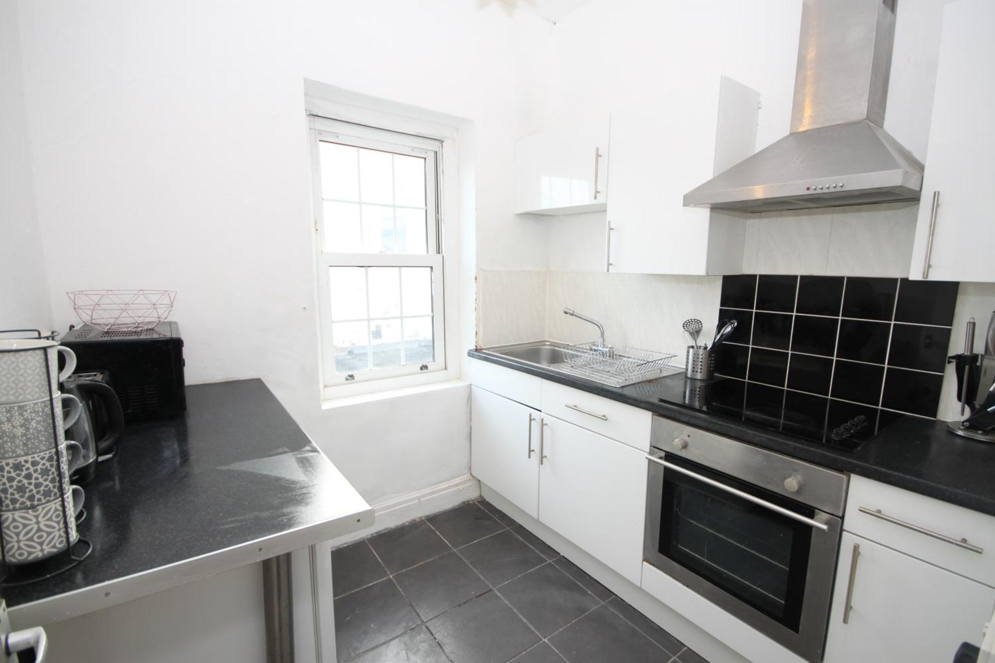 Barton Seaview, Self Catering Studio Apartments, Promenade & Central Beach Location, Families, Couples Or 23 Years Plus Only, Free Parking Blackpool Exterior foto