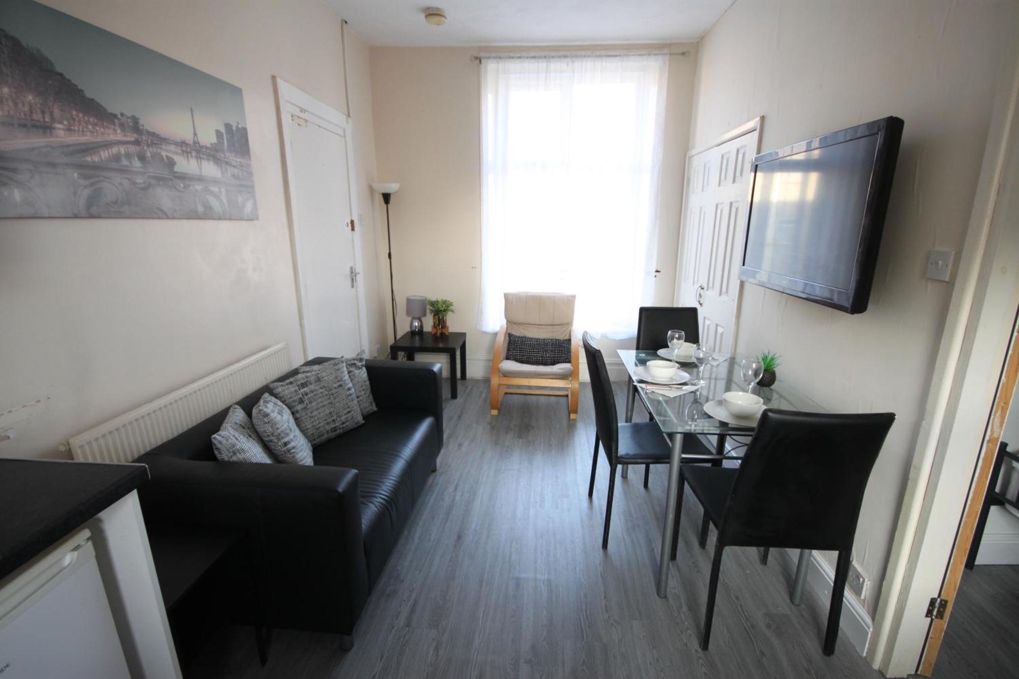 Barton Seaview, Self Catering Studio Apartments, Promenade & Central Beach Location, Families, Couples Or 23 Years Plus Only, Free Parking Blackpool Habitación foto