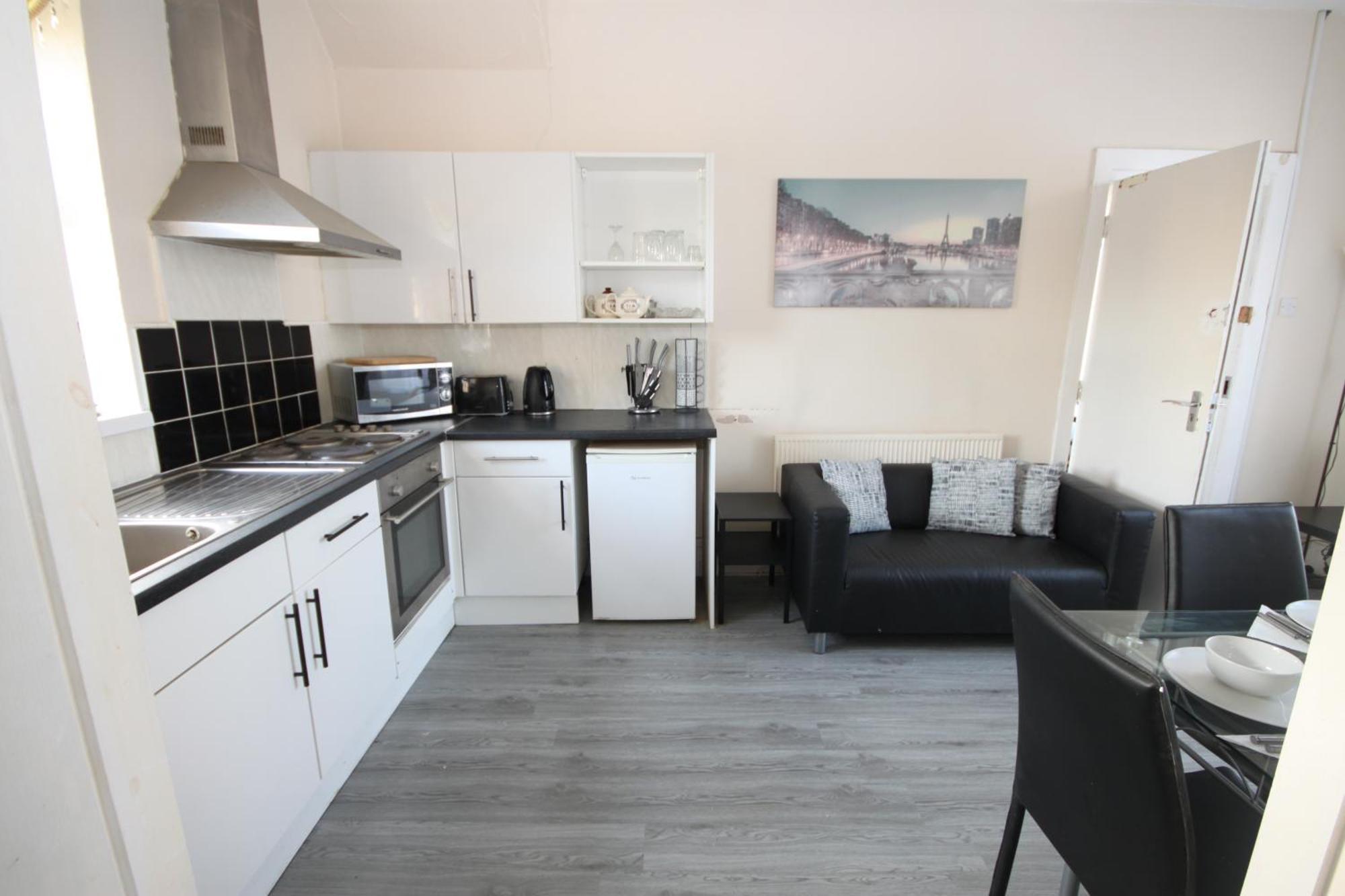 Barton Seaview, Self Catering Studio Apartments, Promenade & Central Beach Location, Families, Couples Or 23 Years Plus Only, Free Parking Blackpool Exterior foto