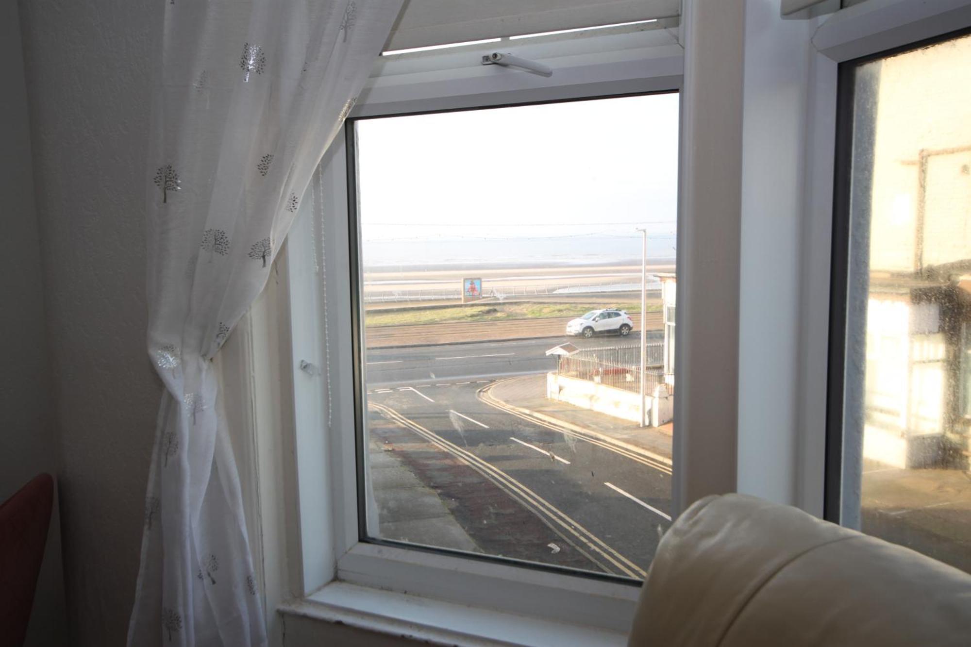 Barton Seaview, Self Catering Studio Apartments, Promenade & Central Beach Location, Families, Couples Or 23 Years Plus Only, Free Parking Blackpool Exterior foto