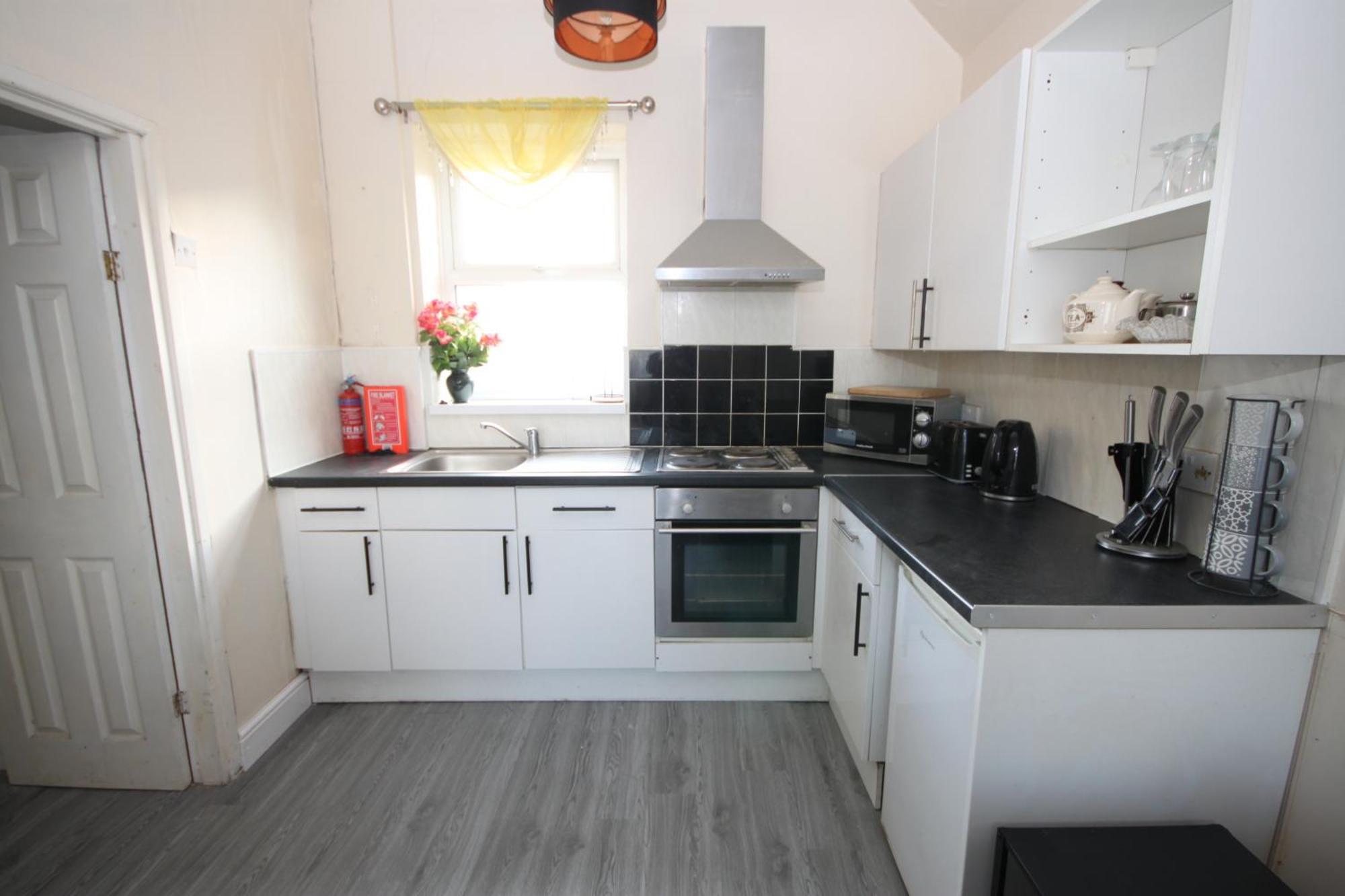Barton Seaview, Self Catering Studio Apartments, Promenade & Central Beach Location, Families, Couples Or 23 Years Plus Only, Free Parking Blackpool Exterior foto